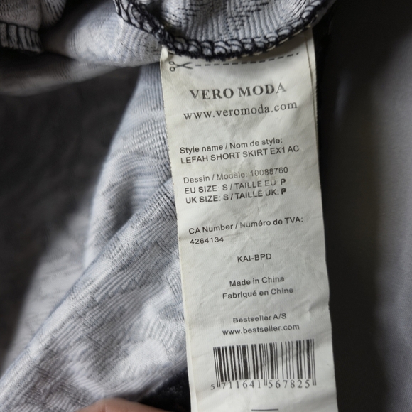 Vero Moda Mini Skirt With Black Amd White Pattern Size S - Picture 6 of 7